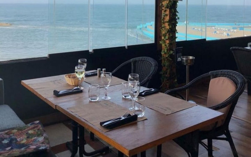 Indignación en las playas de Casablanca : Turistas denuncian precios abusivos en bares y restaurantes