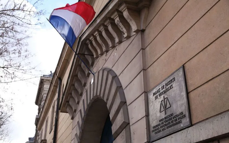 Juicio en Yvelines : Esquizofrenia y asesinato sacuden Les Mureaux