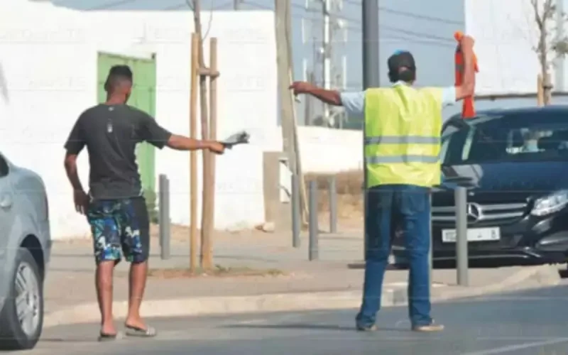 Marrakech : 40 dirhams para estacionar, el guardián termina en la comisaría