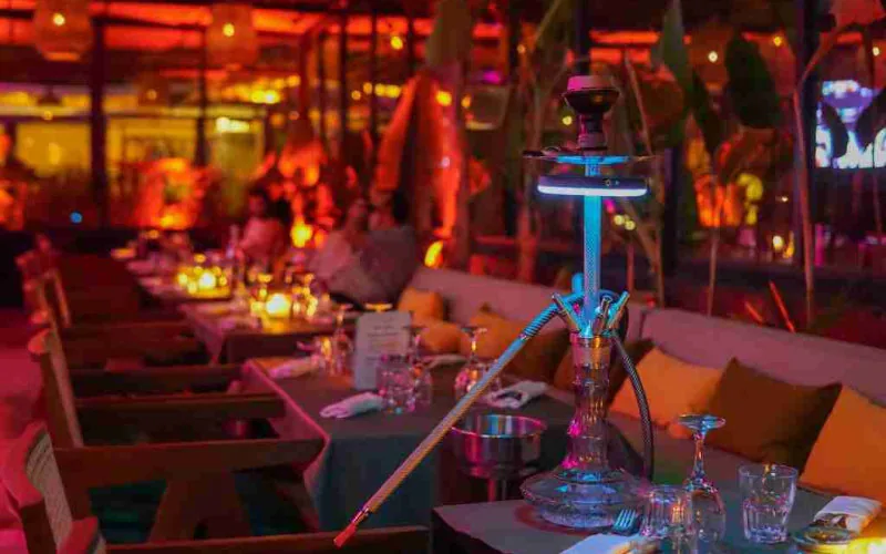 Marrakech en crisis : Cafés de shisha luchan por sobrevivir ante regulaciones