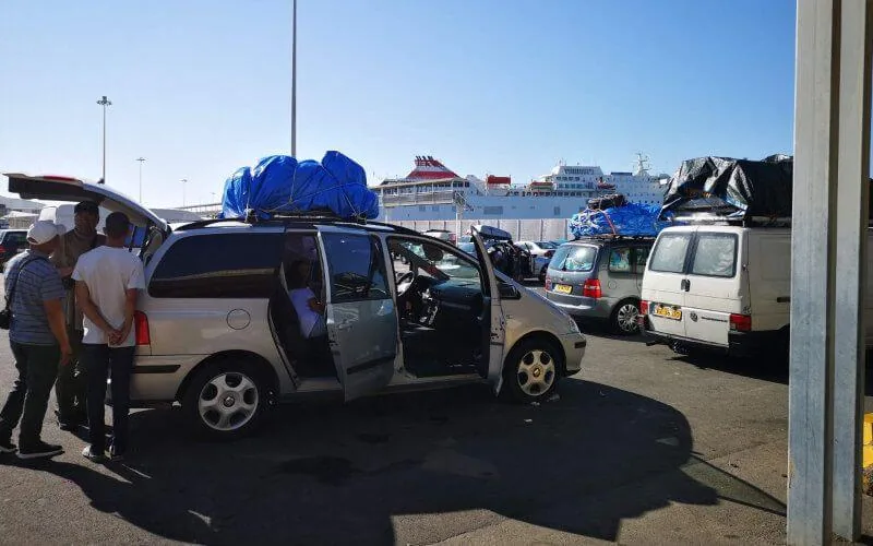 Marroquíes en el extranjero : motores económicos invisibles para su país