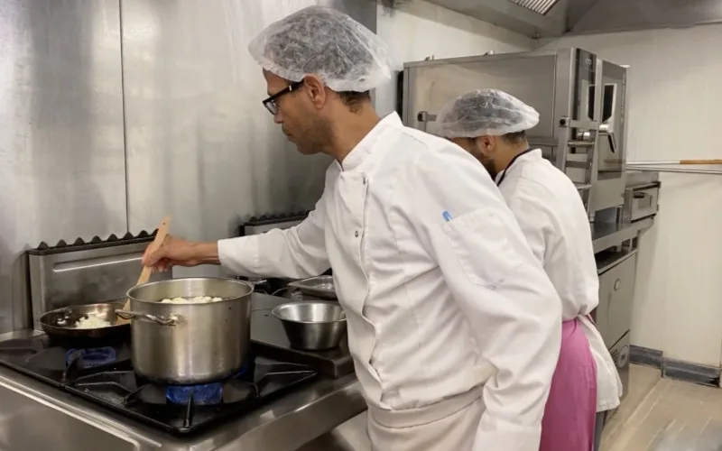 Marruecos al rescate : La nueva solución a la crisis laboral en restaurantes franceses