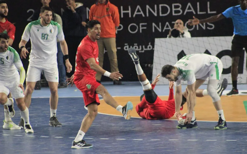 Marruecos cae ante Argelia en el CAN-2024 de balonmano, pero avanza a cuartos