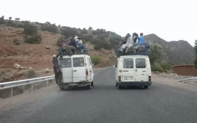Marruecos debate legalizar el 'khattafa' : el transporte rural que desafía el aislamiento
