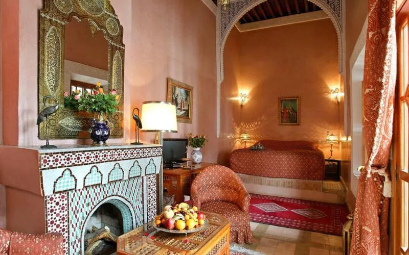 Marruecos debate : ¿Libertad o tradición ? La polémica por el fin del certificado matrimonial en hoteles