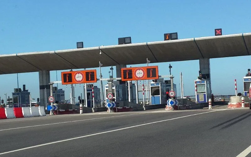Marruecos despide a cientos de trabajadores de peajes : el sistema Jawaz provoca polémica y desempleo