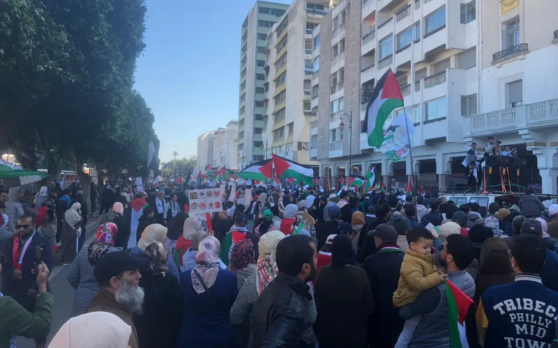 Marruecos se alza : Multitudinaria marcha en Rabat exige el fin de lazos con Israel y apoyo a Palestina