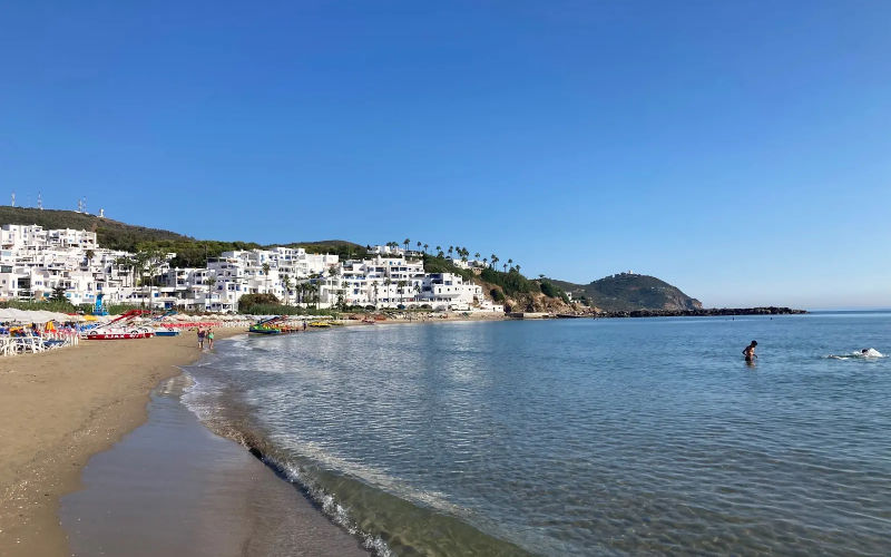 Martil libera sus playas : Fin al monopolio ilegal de sombrillas y victoria para los veraneantes