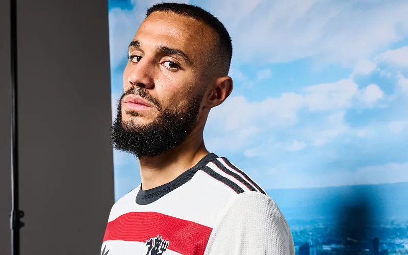 Mazraoui cumple su sueño : del Bayern al United y la Premier League