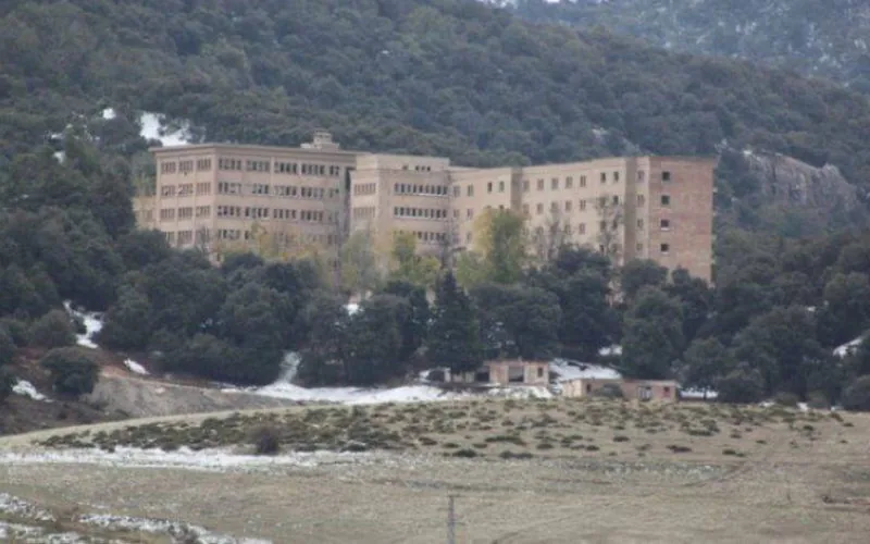 El misterioso sanatorio de Ben Smim : de hospital pionero a leyenda paranormal en Marruecos