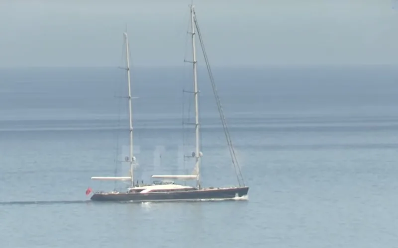 Mohamed VI navega frente a Ceuta : Avistamiento real causa revuelo en aguas españolas