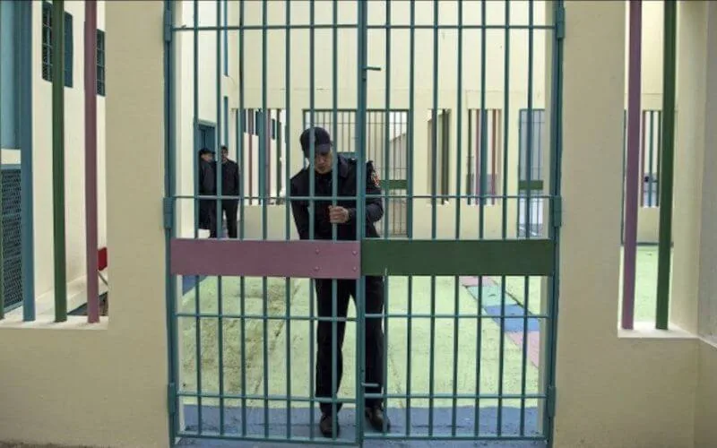 Narco encarcelado implica a notario en soborno judicial : Investigación sacude Kenitra
