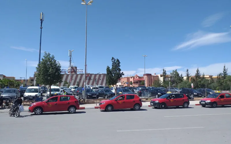 Oujda exige prueba de vida a taxistas : Lucha contra permisos fantasma sacude el sector