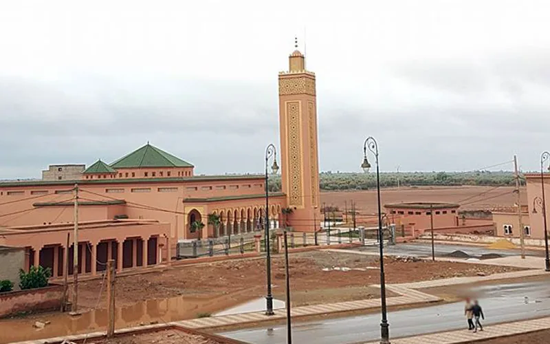 Pánico en Kelâa des Sraghna : Falso Mahdi irrumpe en mezquita y anuncia el fin del mundo