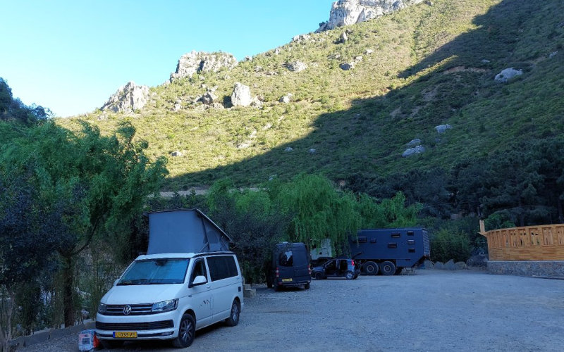 Polémica en Akchour : Tarifa de estacionamiento turístico desata debate sobre regulación y transparencia