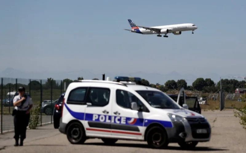 Polémica en Francia : Expulsan a inmigrante marroquí arraigado tras 24 años y separan familia