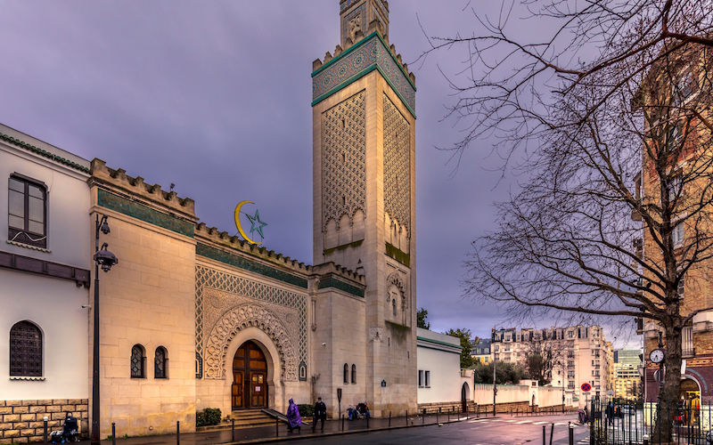 "Polémica en Francia : La Gran Mezquita de París arremete contra comentarios xenófobos en televisión pública"