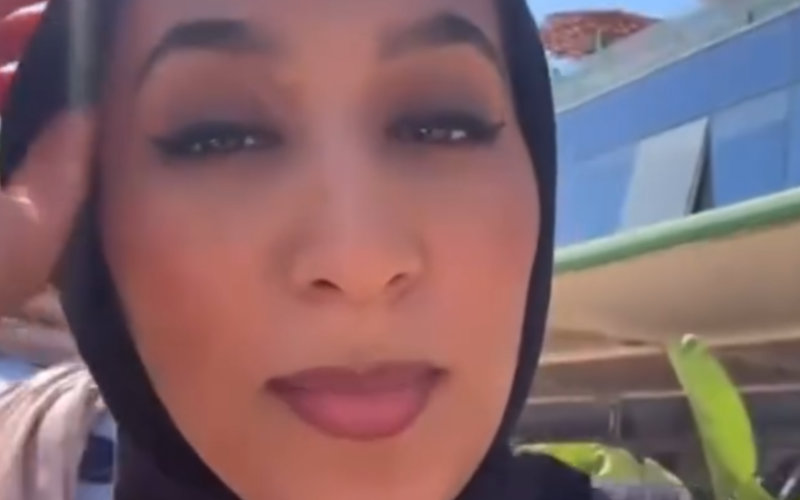 Polémica en Marruecos : Club de playa prohíbe entrada a mujeres con velo, desatando debate nacional