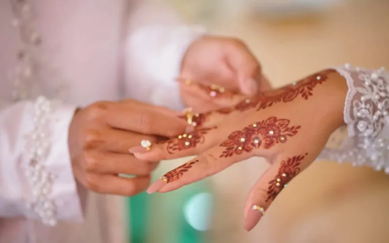 Polémica en Marruecos : Jóvenes debaten sobre matrimonio sin dote en redes sociales