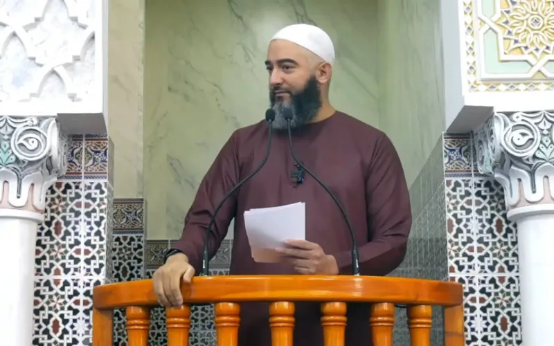 Predicadores online desafían a imanes tradicionales en Francia : el auge de la religión digital