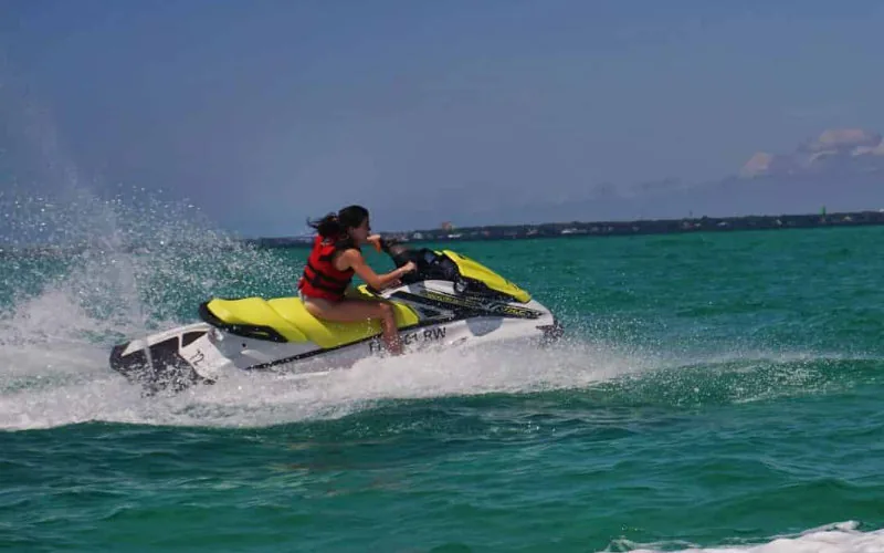 Prohibición de motos acuáticas en Dar Bouazza tras grave accidente : Medidas drásticas para la seguridad playera