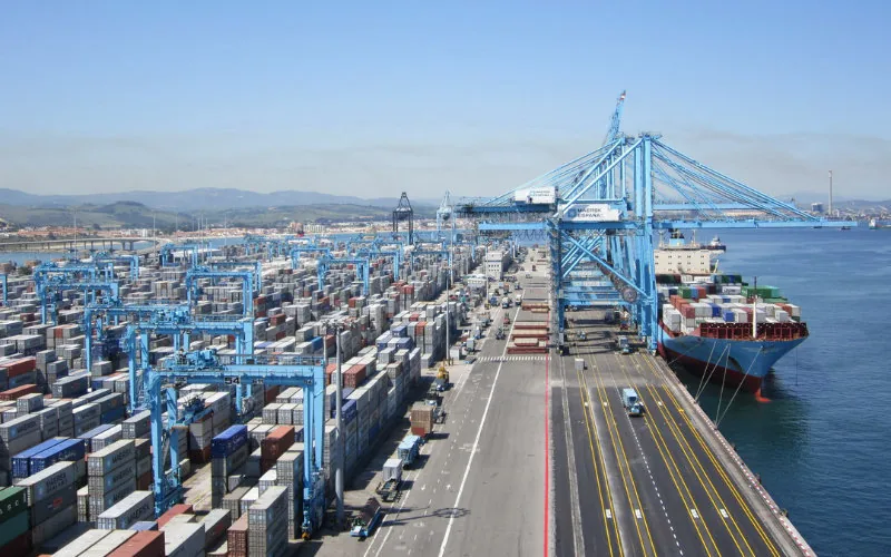 Puertos andaluces se unen contra el gigante Tanger Med : La batalla por el Estrecho