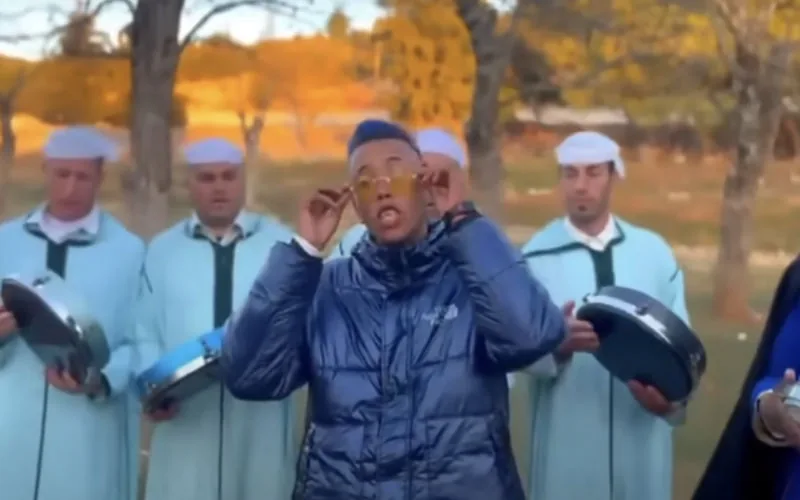 Raperos marroquíes : de 2 años a 4 meses de cárcel por canción polémica