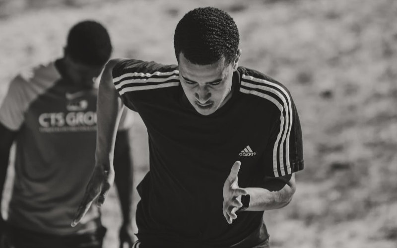 Real Madrid frena fichaje de Ouazane : Joven promesa marroquí del Ajax en el limbo tras examen médico