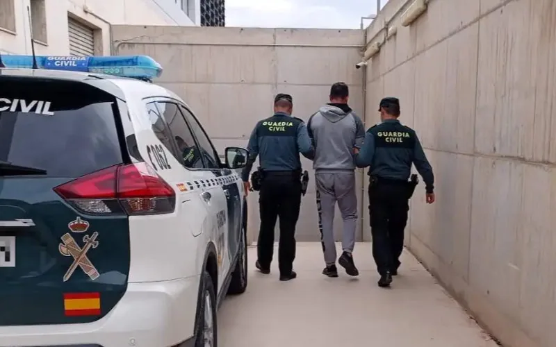 Revelación en Ceuta : Argelino buscado por homicidio en Francia intentó huir a Marruecos