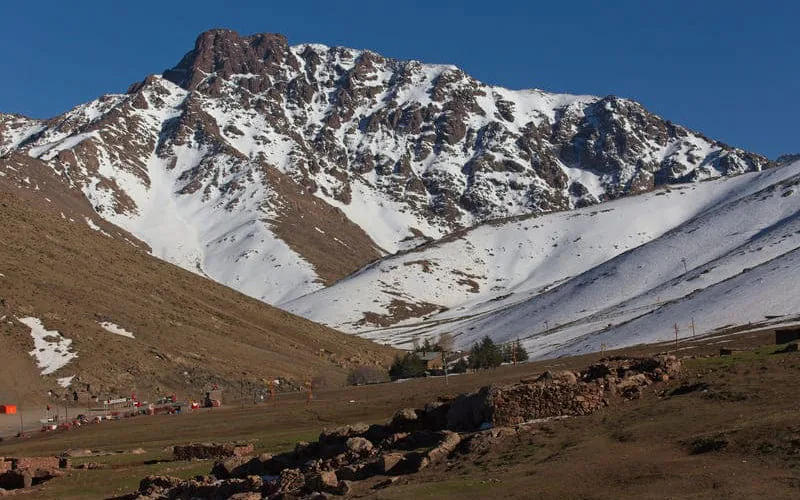La sequía amenaza el turismo invernal en Oukaïmeden : crisis sin nieve en los Altos Atlas