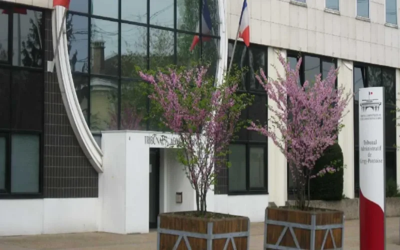 Su contrato indefinido suspendido por falta de permiso : esta marroquí con « pasaporte talento » consigue que condenen al Estado