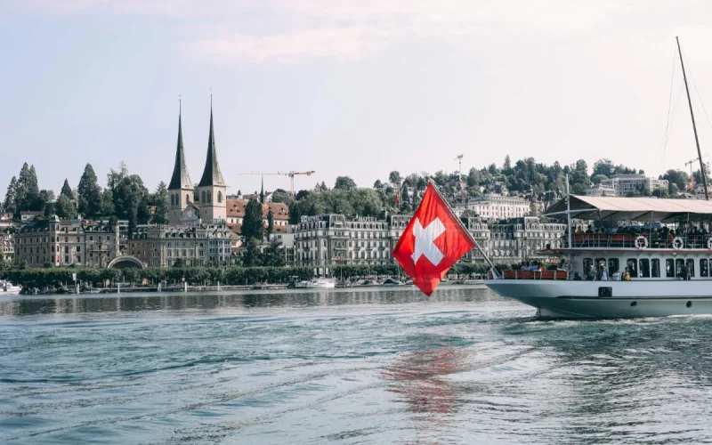 Suiza se niega a contabilizar el salario de esta marroquí y expulsa a su familia : la justicia lo anula todo