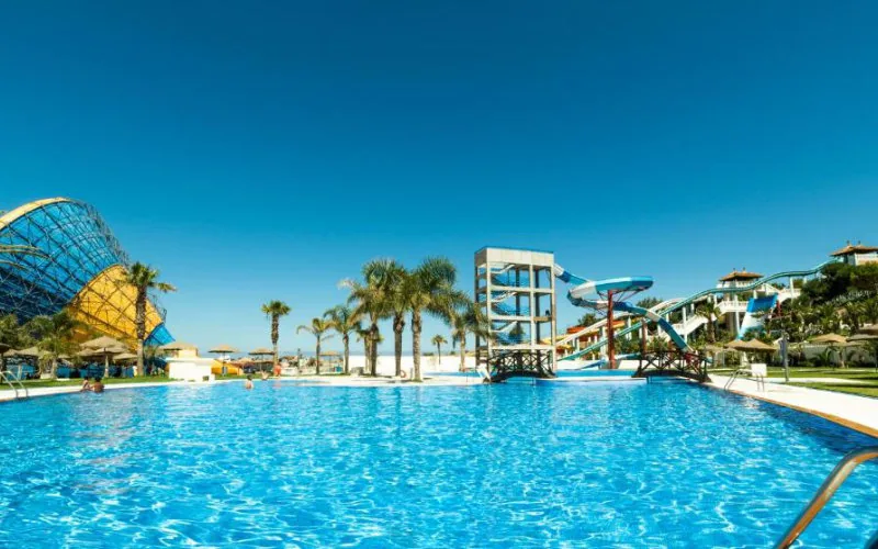 Tánger cierra emblemática piscina de Ba Kacem : polémica y nostalgia entre residentes y turistas