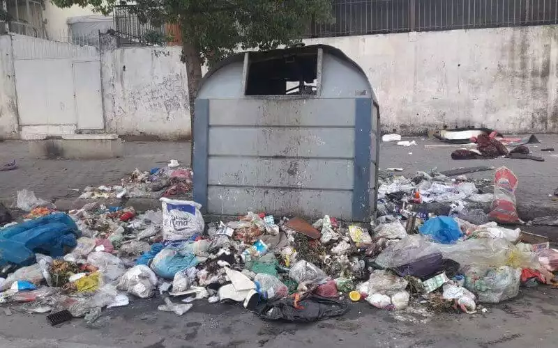 Tánger en crisis : La ciudad se ahoga bajo montañas de basura sin recoger