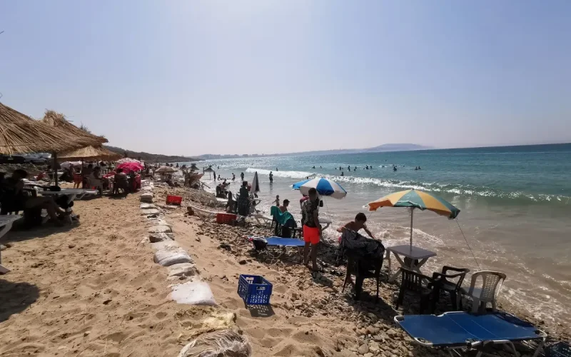 Tánger libera sus playas antes del verano y esto es solo el comienzo