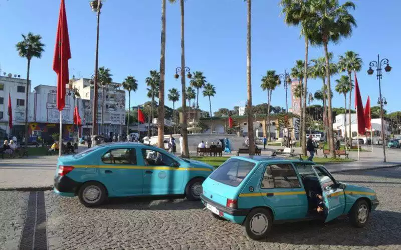 Taxistas de Tánger elevan tarifas : turistas y locales estallan en plena temporada alta