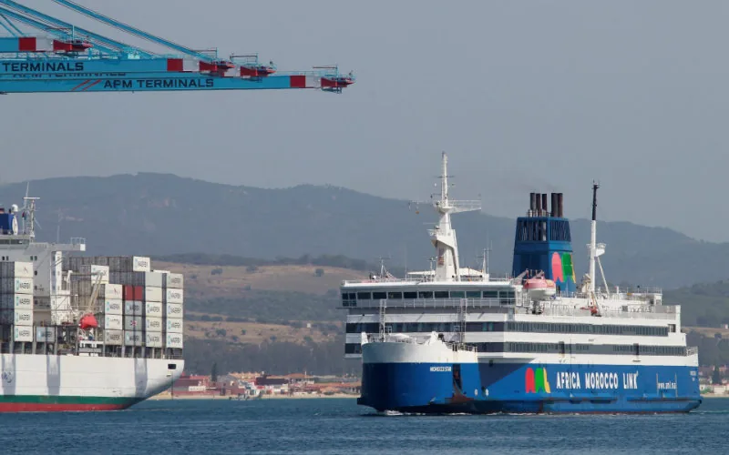 Temporal en el Estrecho : Canceladas todas las rutas marítimas Tarifa-Tánger