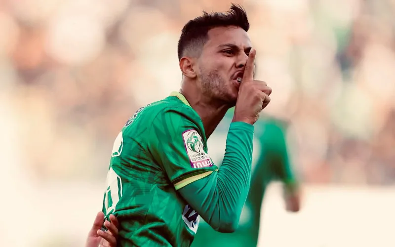 Tensión diplomática : Raja Casablanca rescinde contrato de estrella argelina Bouzok