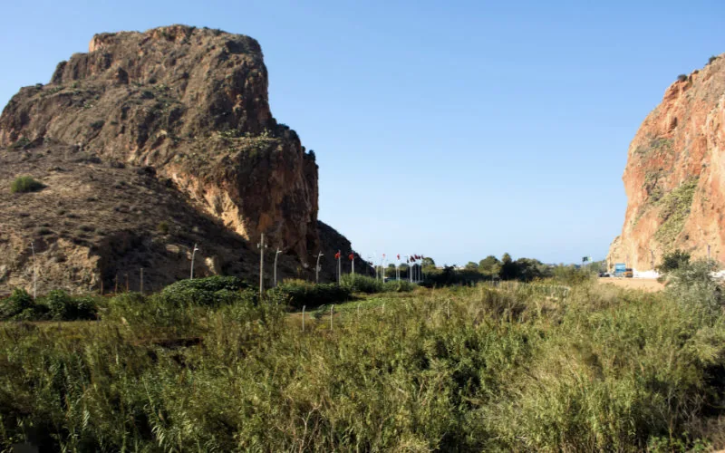 Tensión fronteriza : Argelia levanta muro de hierro ante Marruecos en Bin Lejraf