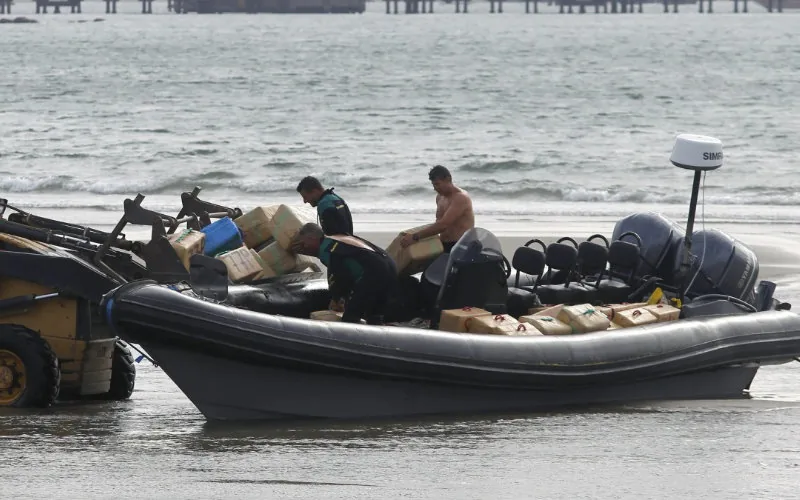 Tragedia en el Estrecho : Fallece narco marroquí en persecución de Aduanas frente a Cádiz