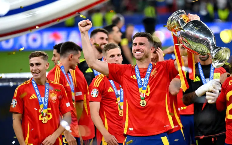UEFA investiga cánticos racistas de La Roja : Marruecos y Gibraltar en el punto de mira