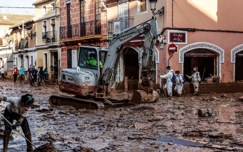 Valencia bajo el agua : España recibe ayuda internacional tras inundaciones históricas