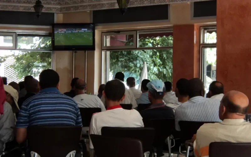 ¿Ver los partidos en el café, un lujo para los marroquíes en la CAN 2025 ?