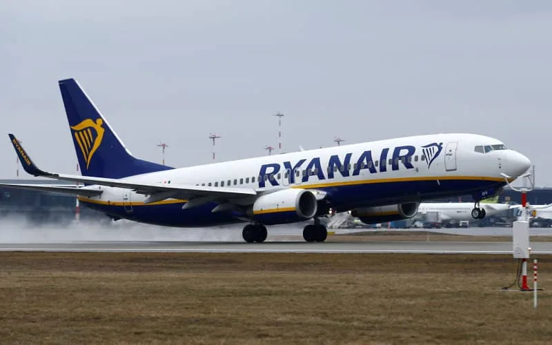Volotea desafía a Ryanair : Recupera rutas en Francia tras polémica por impuesto aéreo